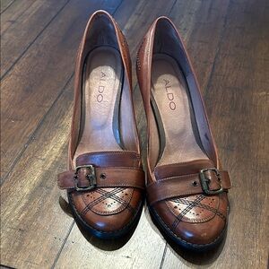 Aldo Women's Brown Leather Heels with Buckle EUC size 38 (7.5-8)